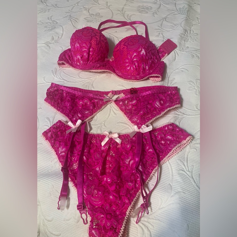 Exposed Pink Lace Lingerie Set L/XL